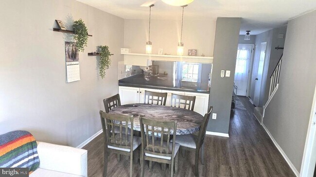 Primary Photo - 6628 Ducketts Ln