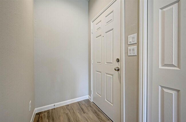 Building Photo - 17135 Wilthorne Colony Ct