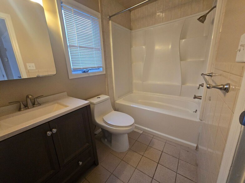 Building Photo - 19 Cardinal Ln