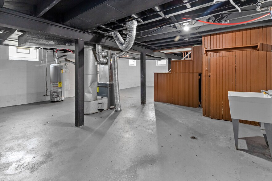 Building Photo - 11336 Minock St