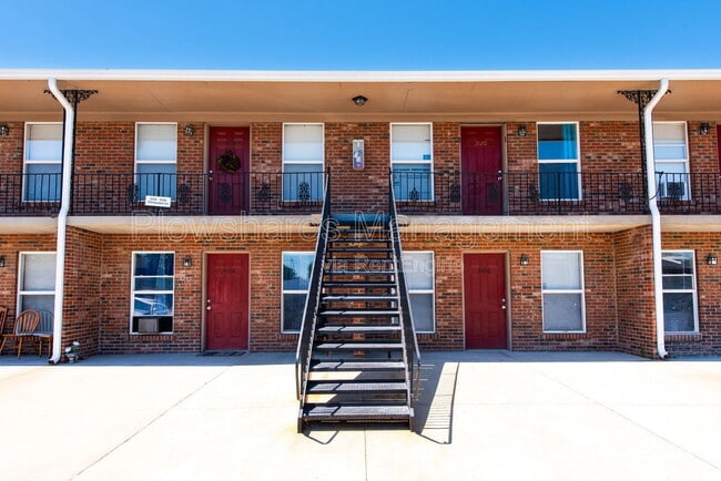 Building Photo - 3224 Twin Oak Ln