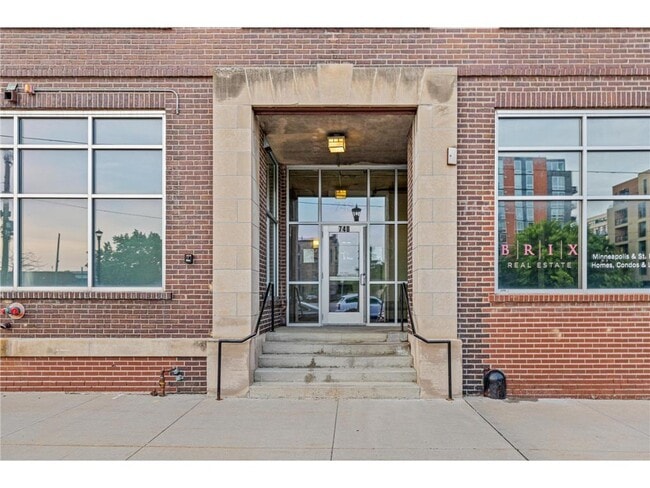 Building Photo - 748 N 3rd St