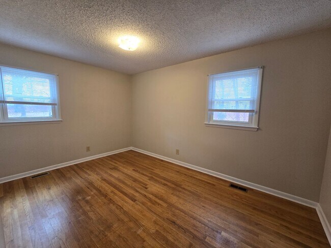 Building Photo - 2604 Geneva Ct