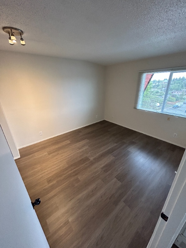 Building Photo - 300 14th Ave S