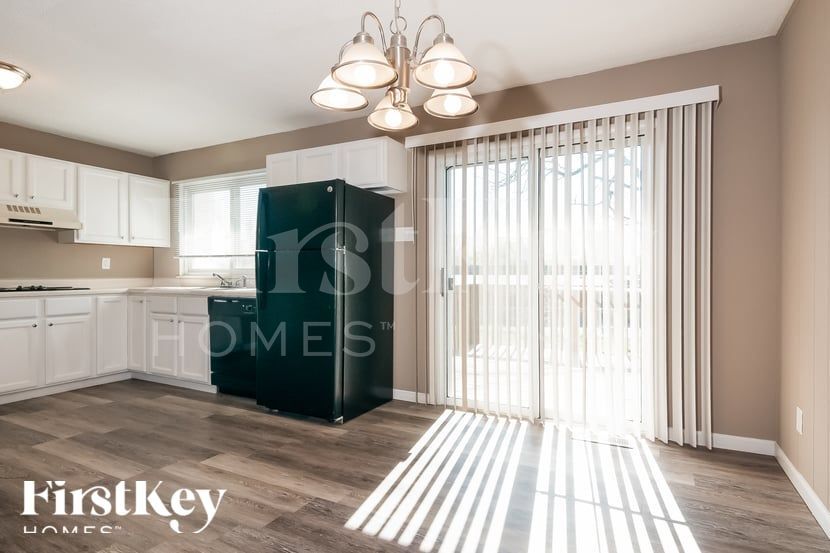 Building Photo - 9553 Winkler Dr