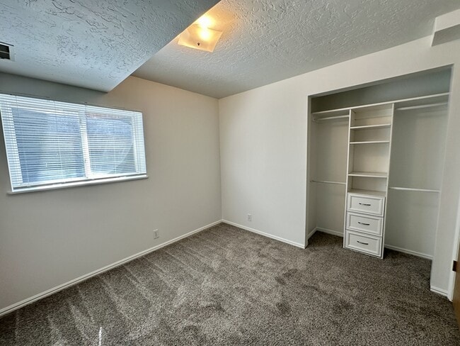 Building Photo - West Jordan