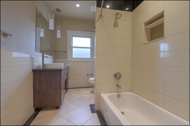 Building Photo - 1420 Hawthorne St