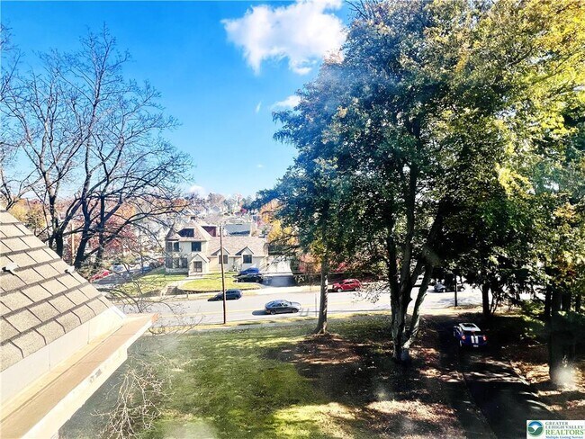 Building Photo - 226 N 13th St