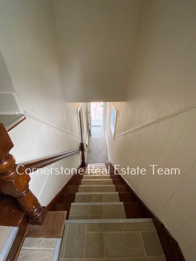 Building Photo - 2406 W Kiowa St