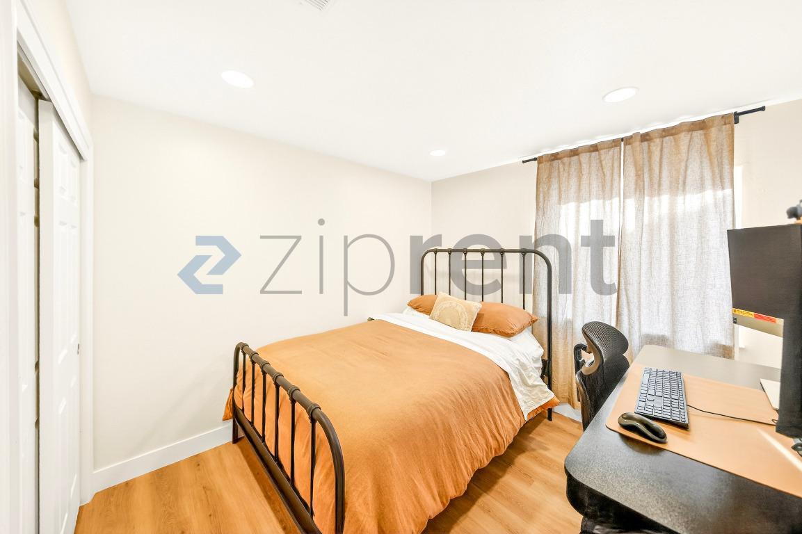 Building Photo - 5603 Pine Canyon Dr