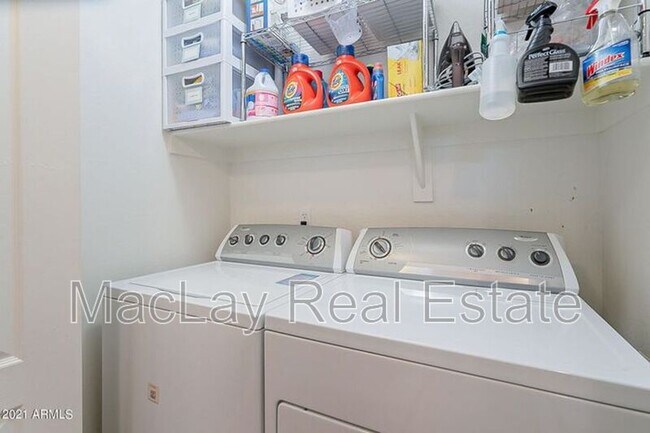 Building Photo - 213 W Caroline Ln