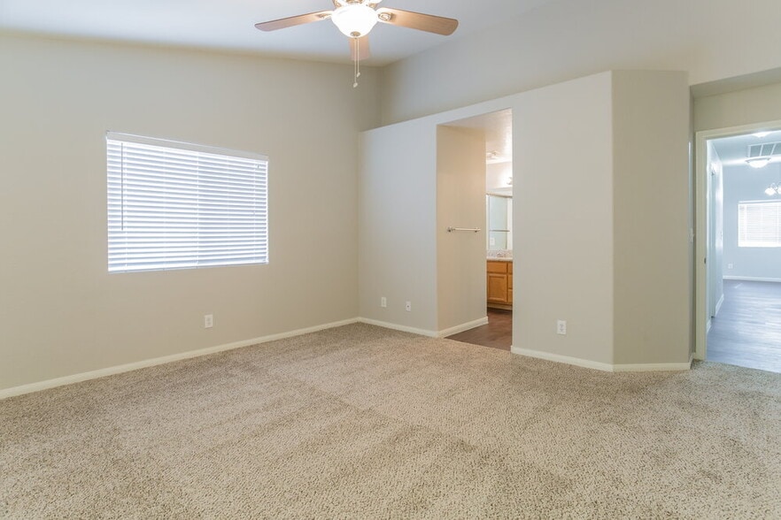 Building Photo - 3110 De Vinci Ct