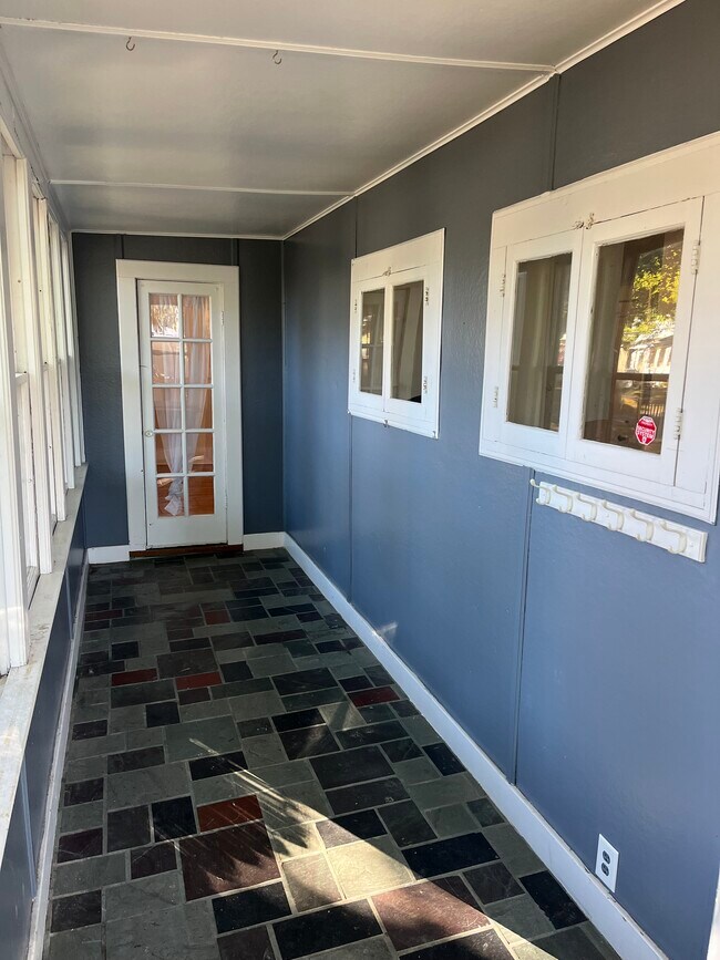 Building Photo - 13 Clark St