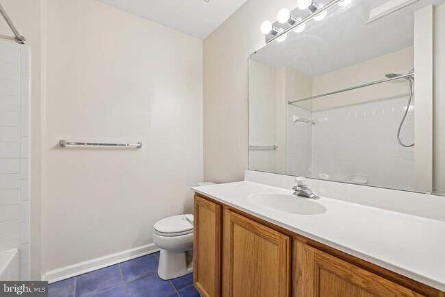 Building Photo - 8727 Thornbrook Dr