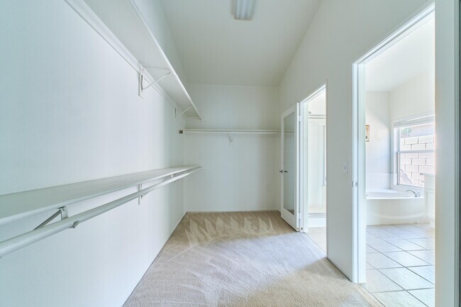 Building Photo - 47626 Calle Diamante