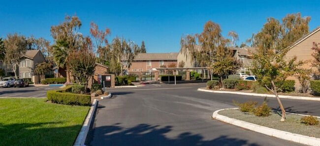 Building Photo - Modesto 2 Bedroom 2 Bath Condo "Parkview V...