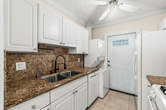 Building Photo - 200 SW 7th St