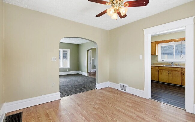 Building Photo - 691 La Follette St-