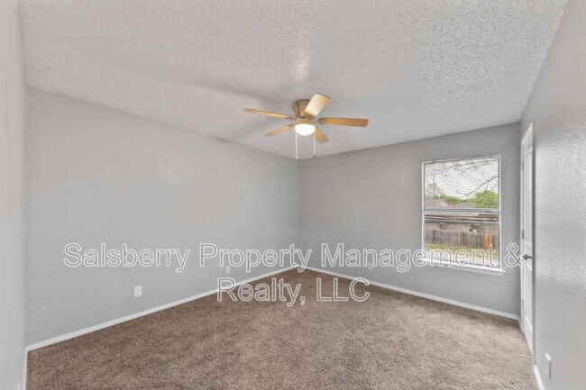 Building Photo - 5829 Shadydell Dr