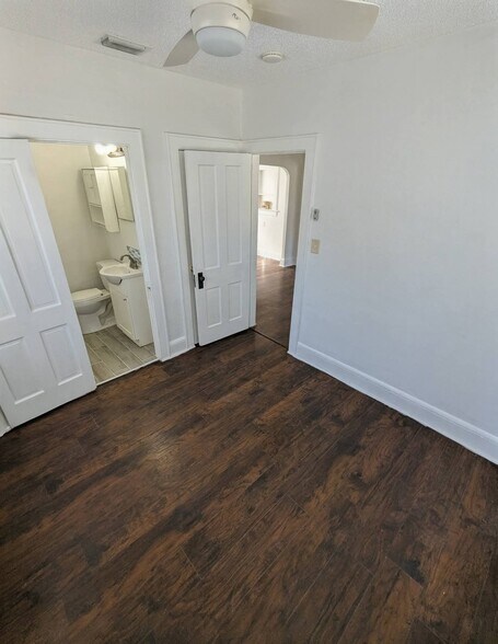 Building Photo - 209 10th St