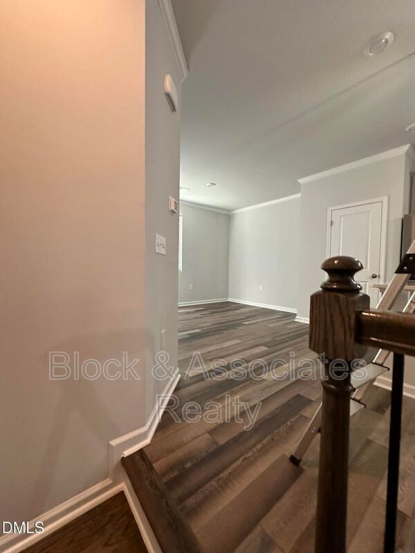 Building Photo - 608 Gimari Dr