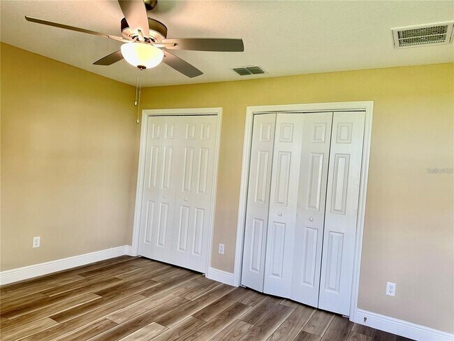 Building Photo - 13075 House Finch Rd