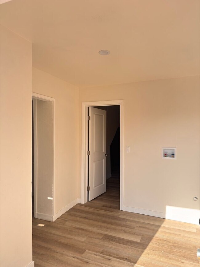 Building Photo - 1060 McFarland Ave