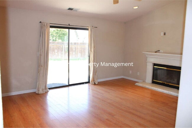 Building Photo - 4 Bedroom/2 Bath Home in Clovis  (Herndon ...