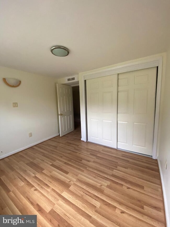 Building Photo - 6009 Cheshire Dr