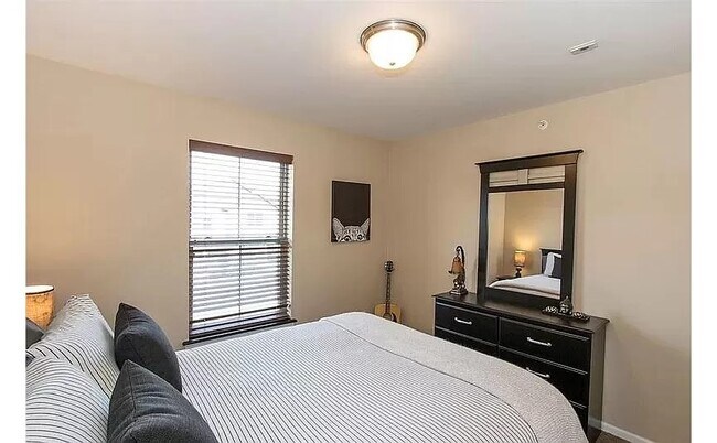 Building Photo - 456 Churchill Dr