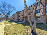 Building Photo - 801 S Dwyer Ave
