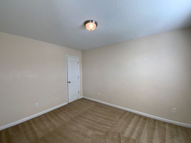 Building Photo - 4 BR 2.5 BA Carolina Plantations