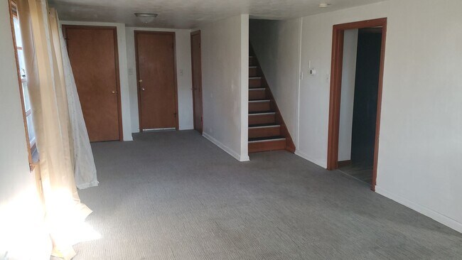 Building Photo - 3 bd, 2 ba house NE Columbia, 2nd living room downstairs, fenced, w/d included
