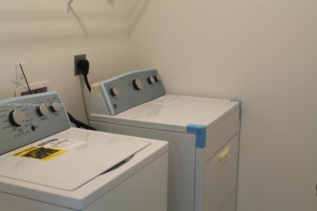 Building Photo - 5838 NW Coosa Dr