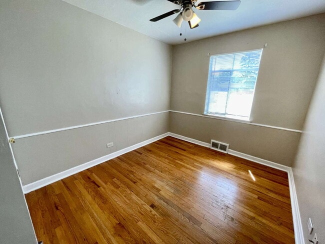 Building Photo - 3 Bed 1 Bath Ranch in North Park Hill! (Available Immediately)