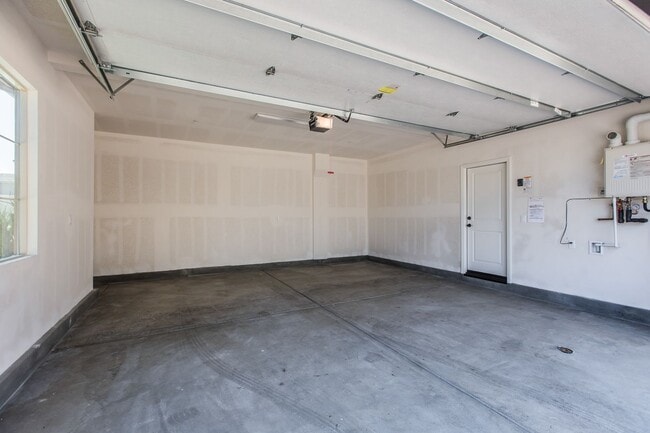 Building Photo - 4BD/3BA/2Garage Two Story Highly upgraded ...