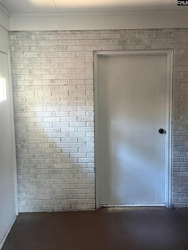 Building Photo - 1111 Standish St