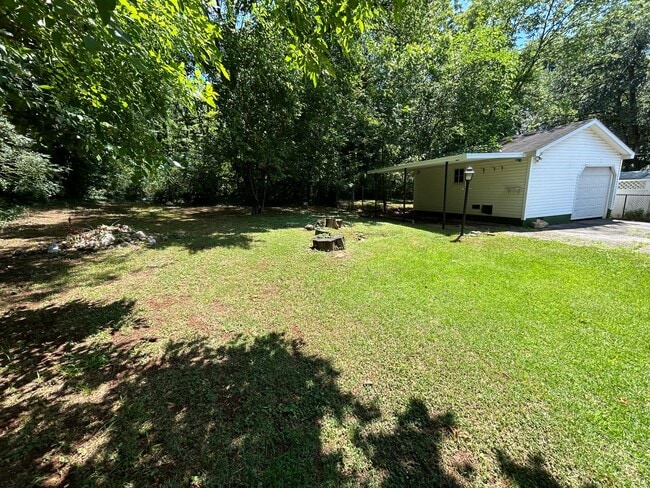 Building Photo - Cozy Cottage 2/1 House in South Rome- $995