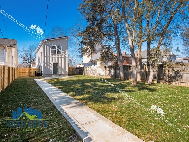 Building Photo - Recently Built Single Family Home! 2 Bedroom, 1.5 Bathrooms!