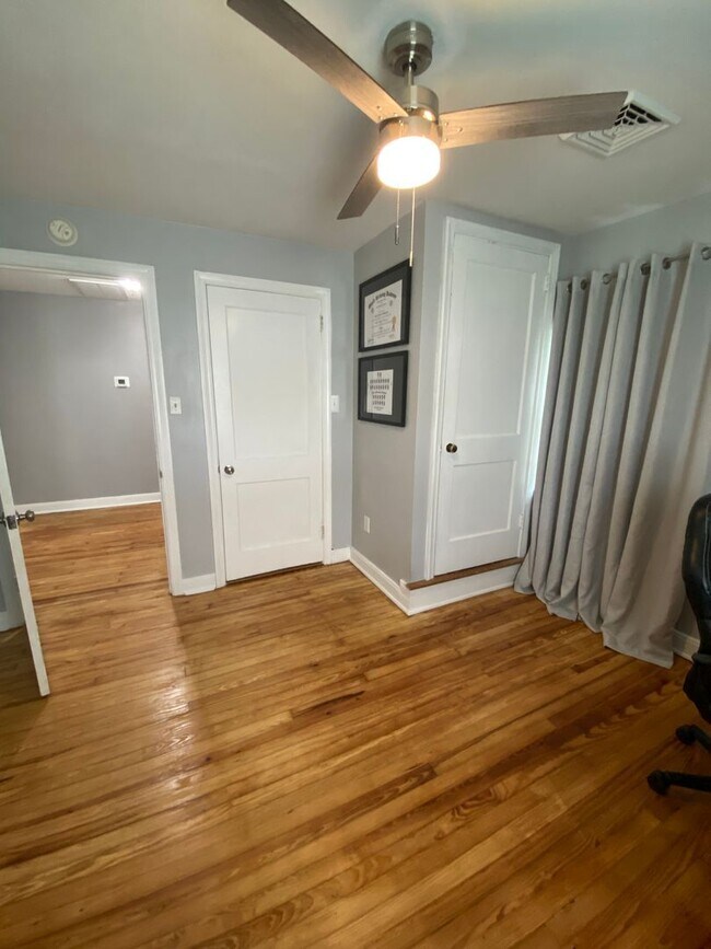 Building Photo - Beautiful 3 Bedroom House with Large Fence...