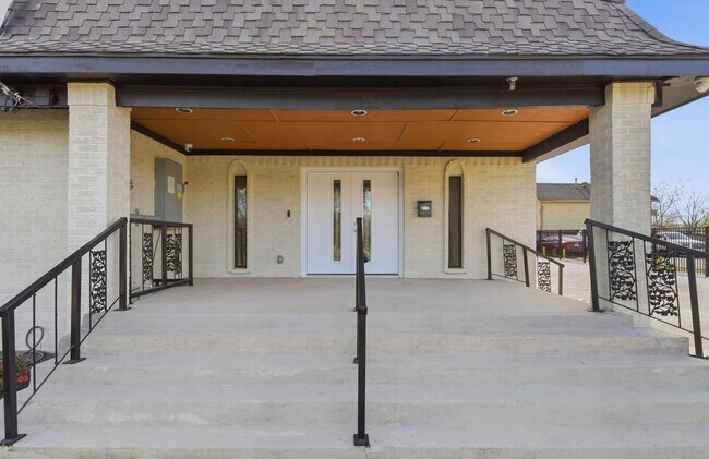 Building Photo - 3911 Fulton St