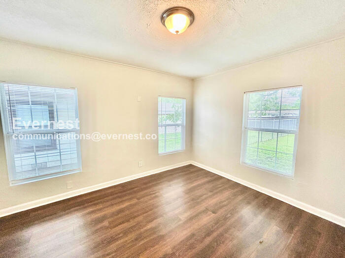 Building Photo - 10425 Ferguson Rd