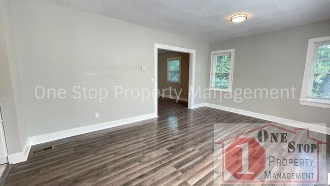 Building Photo - Beautiful 4 Bedroom 2 Bathroom Home in Kan...