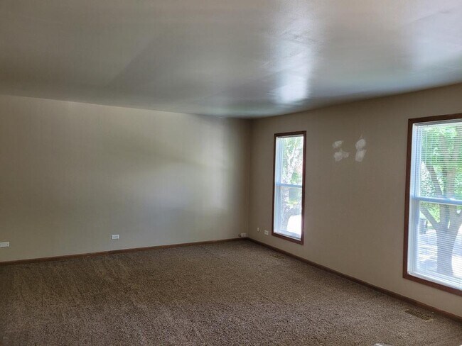 Building Photo - 436 Fordham Pl
