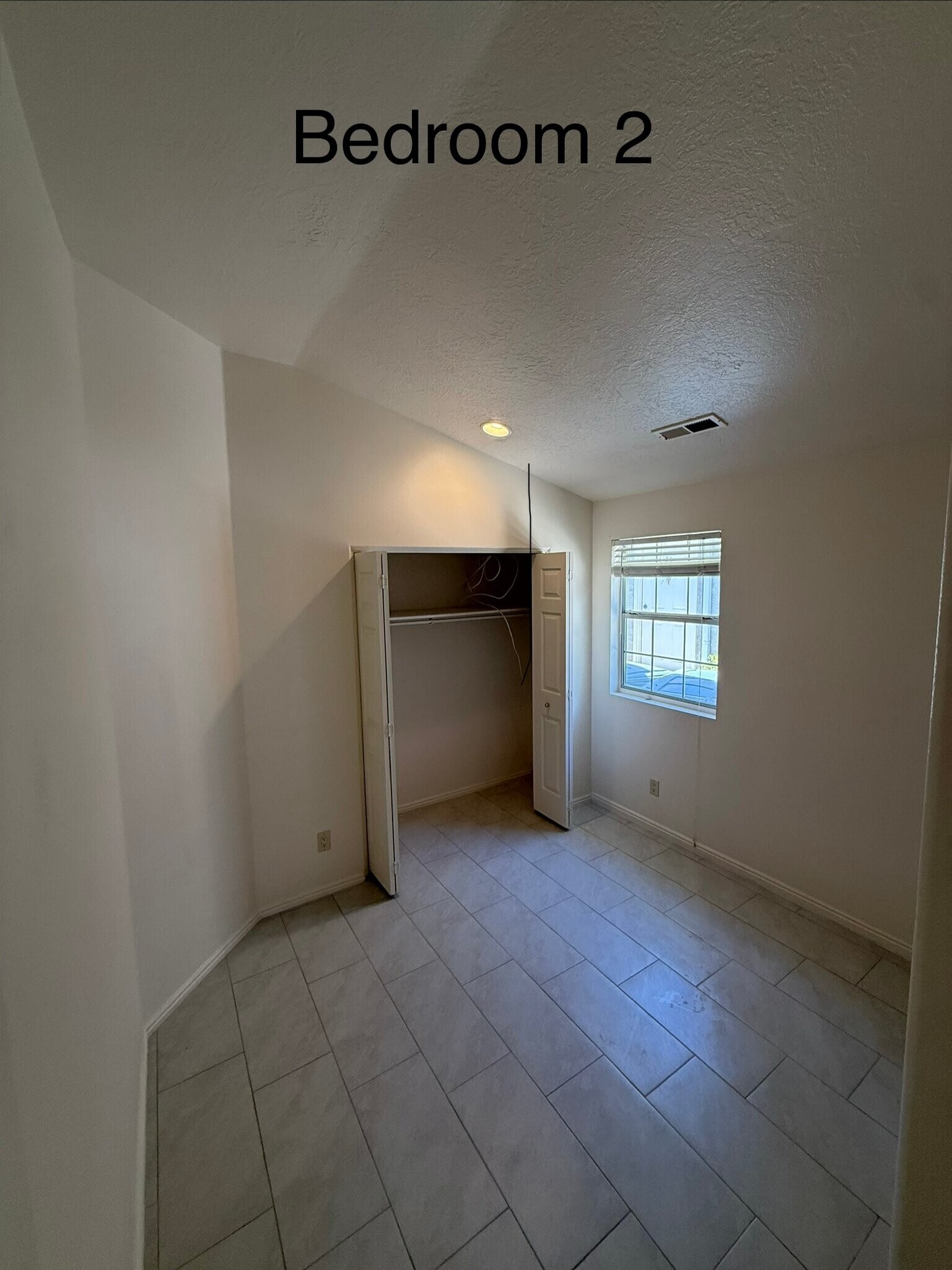 Building Photo - 2050 W Canyon View Dr