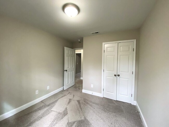 Building Photo - 3 Bed, 2.5 Bath in Stonebay Townhomes!