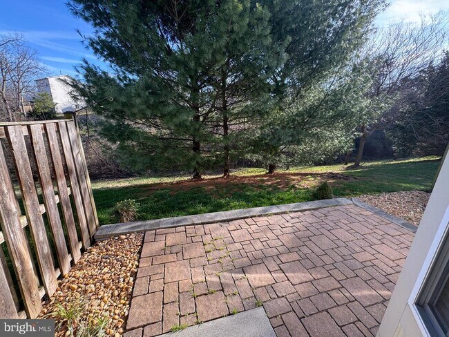 Building Photo - 400 Kintyre Ln