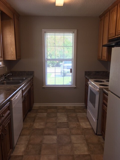 Building Photo - 3 Bedroom/2 Bath home in Valdosta