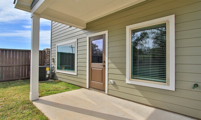 Building Photo - 14010 Longstreet Rd