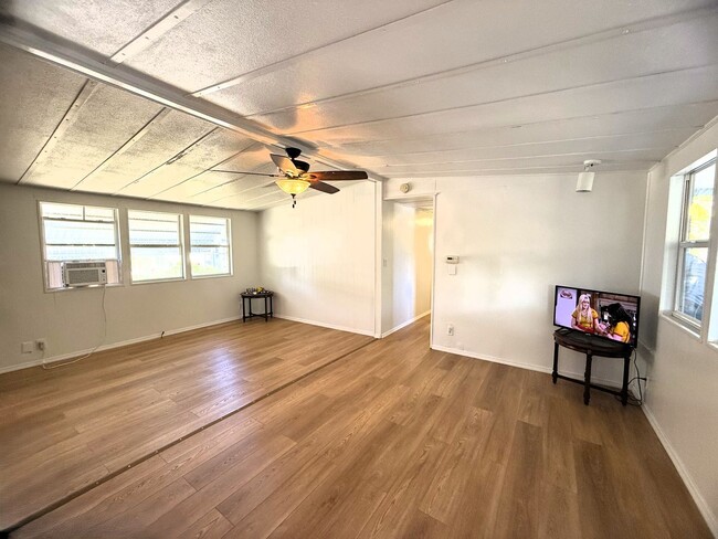 Building Photo - BEAUTIFULLY REMODELED 3 BED 1.5 BATH ON DO...